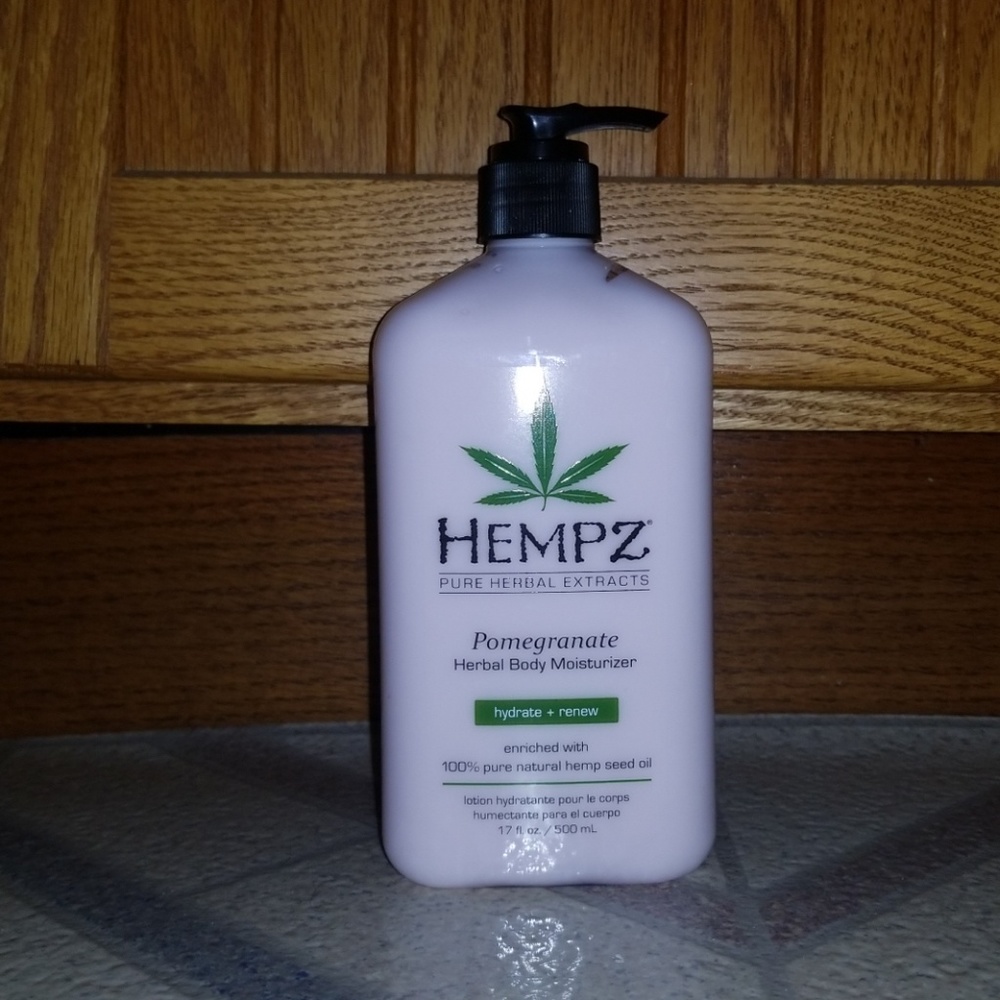 Hempz Herbal Body Moisturizer 17oz Pomegranate